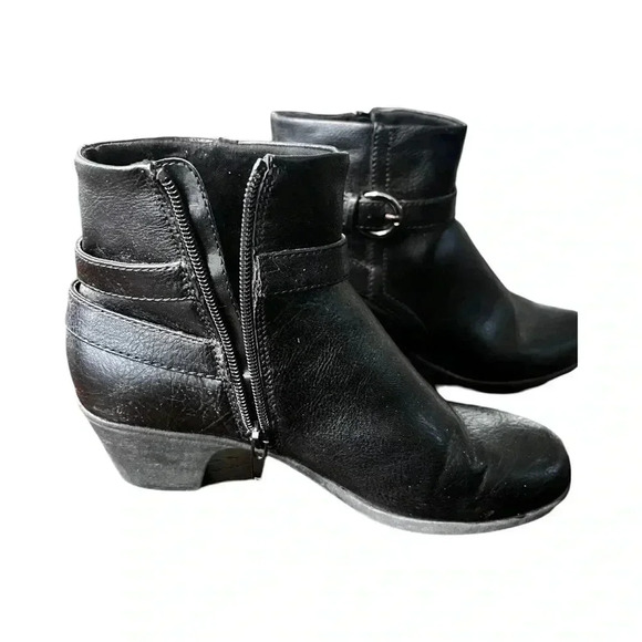 Studio Works Gelna ankle boots, black, faux leather, side zip, 2” heel, preowned - Picture 4 of 7